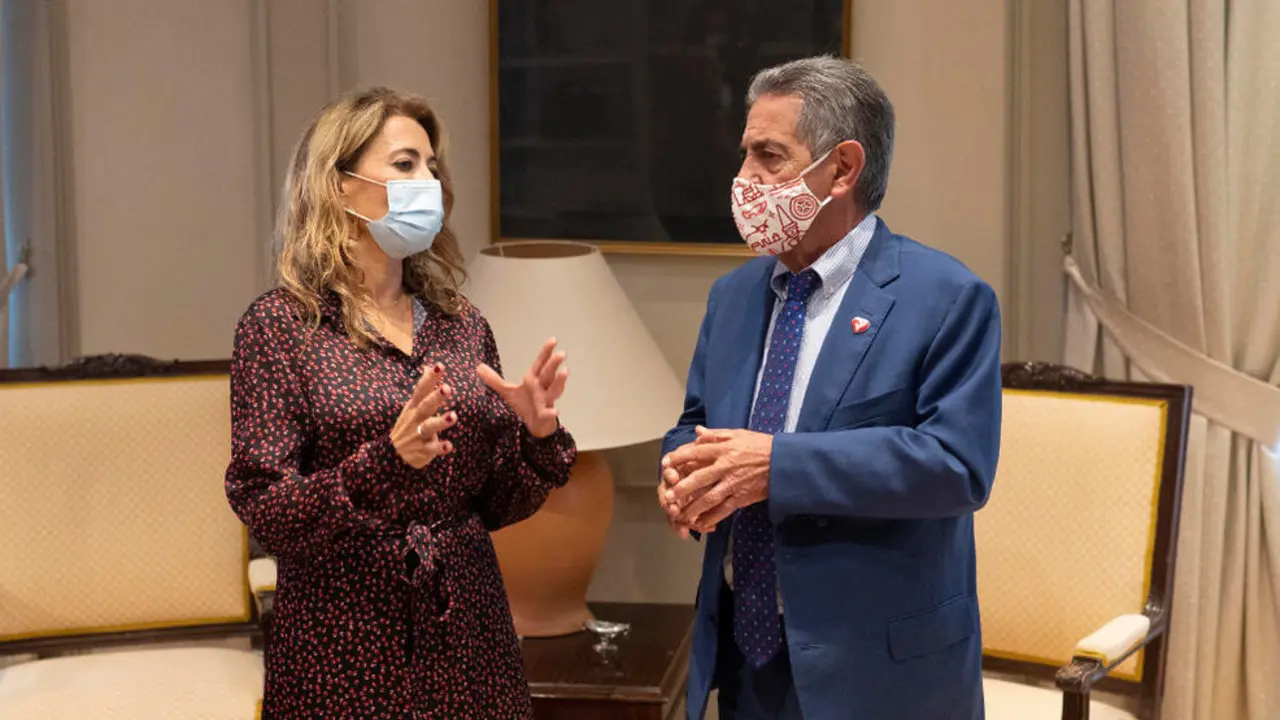 La ministra de Transportes, Movilidad y Agenda Urbana, Raquel Sánchez, durante una reunión con el presidente de Cantabria, Miguel Ángel Revilla, en la sede del Ministerio.