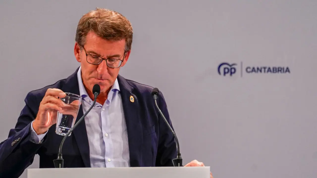 El presidente del Partido Popular, Alberto Núñez Feijóo, interviene durante la clausura del congreso del PP de Cantabria