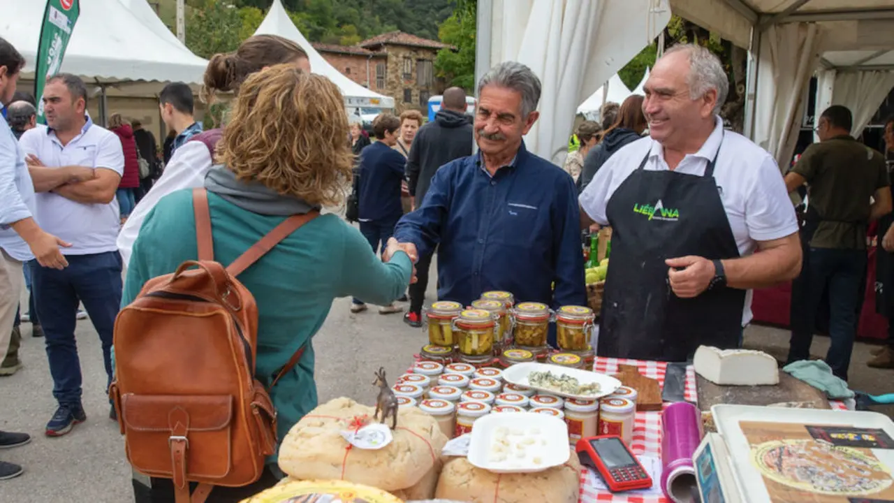 El presidente d Cantabria, Miguel Ángel Revilla, asiste a La VII Feria 'Hechu En Liébana