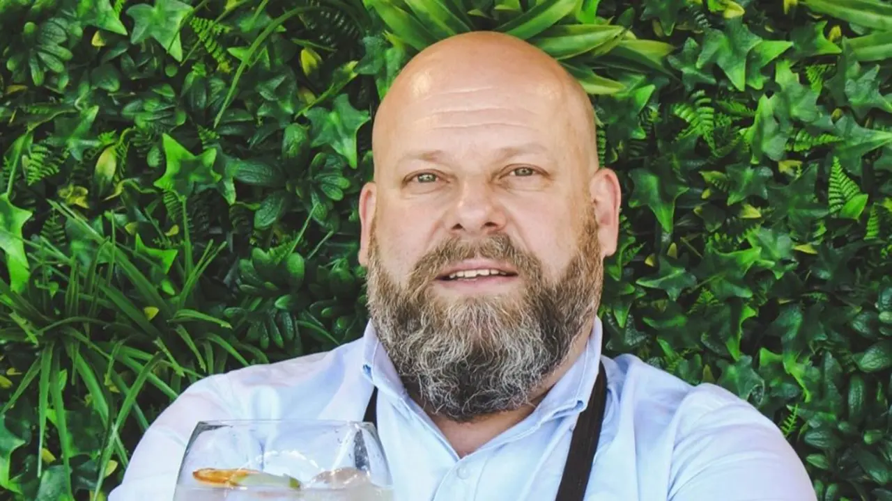 El bartender Óscar Solana