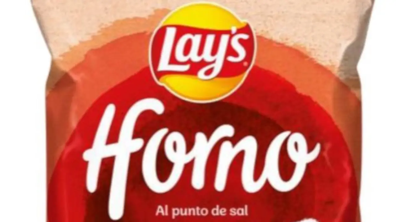 Patatas fritas al horno al punto de sal de la marca Lay&acute;s