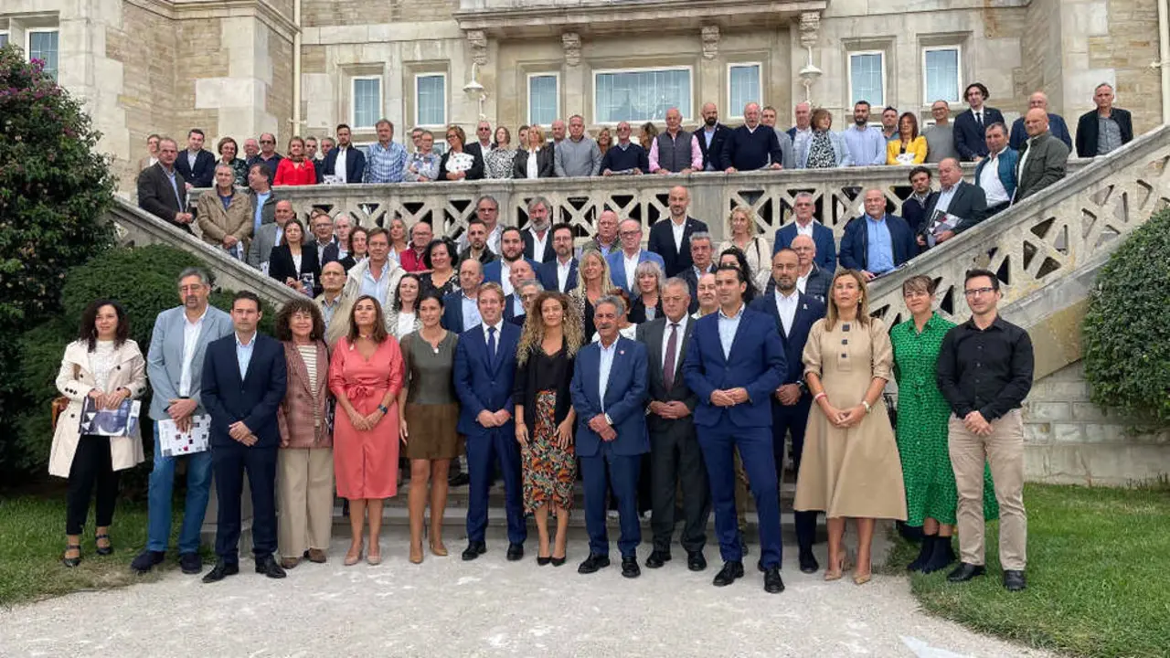 Autoridades en la XXXV Asamblea ordinaria de la Federación de Municipios de Cantabria (FMC)