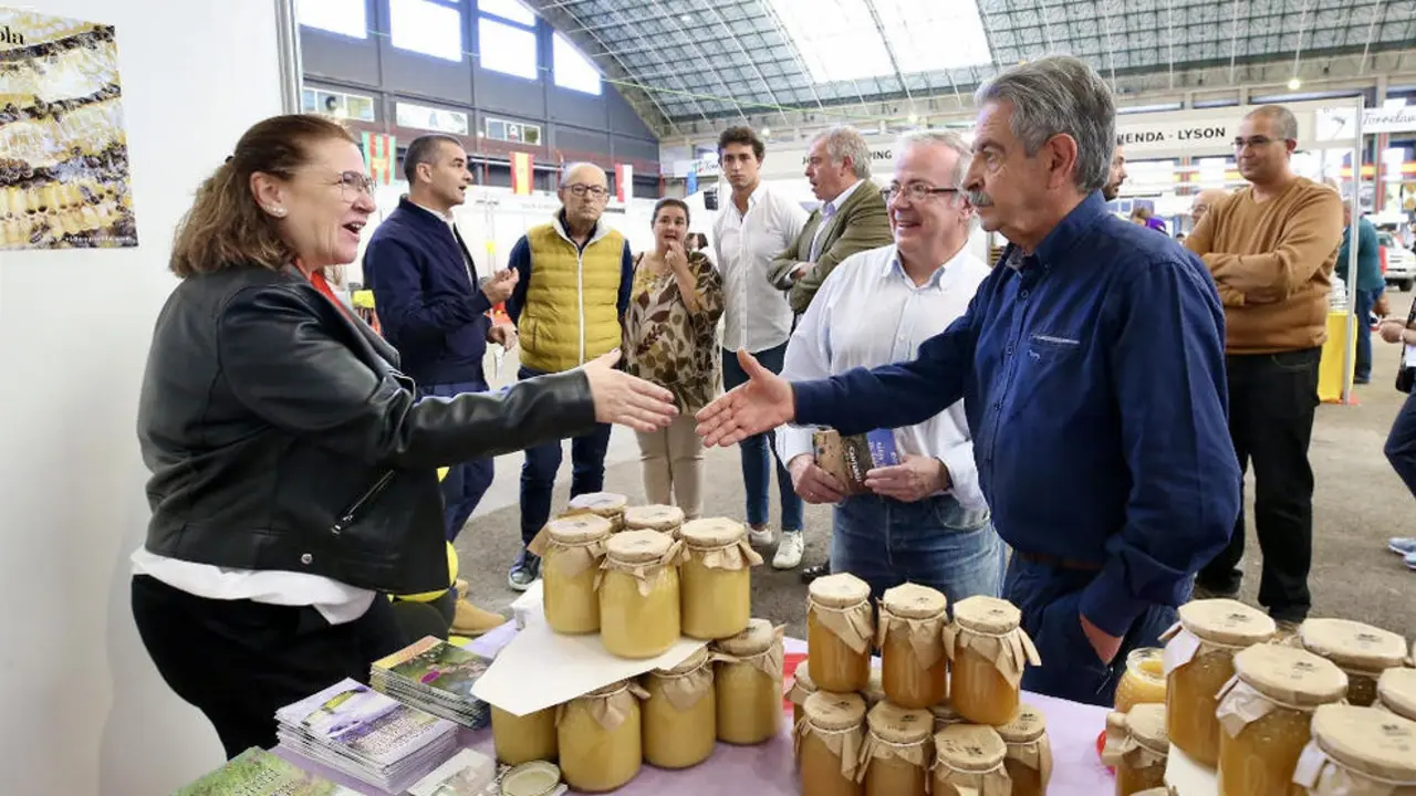 Revilla en la Feria Apícola