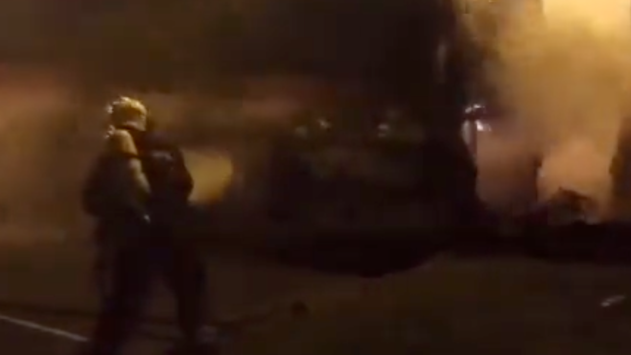 Arde un autob&uacute;s en el aparcamiento del Ayuntamiento de Astillero