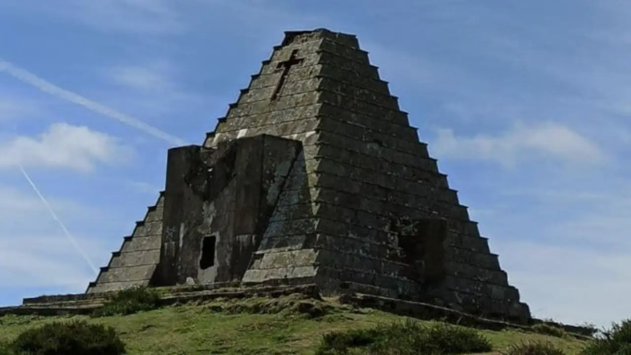 La Pirámide de los italianos | Foto Wikipedia, Iñigo Basaguren-Duarte