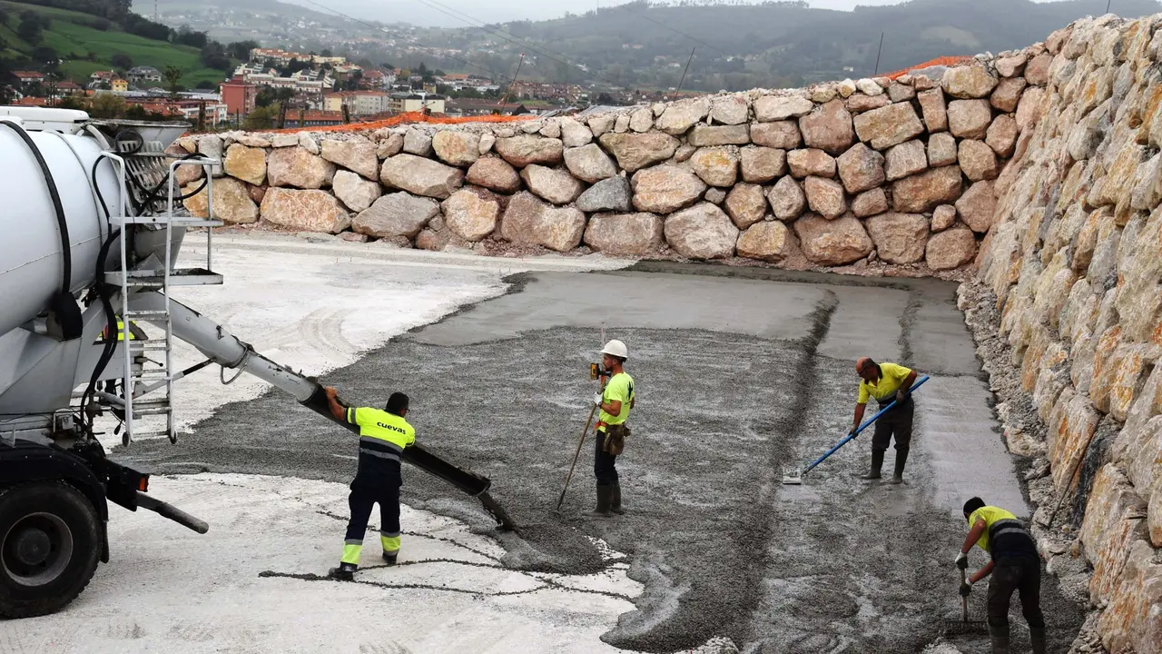 Obras de cimentaci&oacute;n del nuevo dep&oacute;sito de agua de Renedo