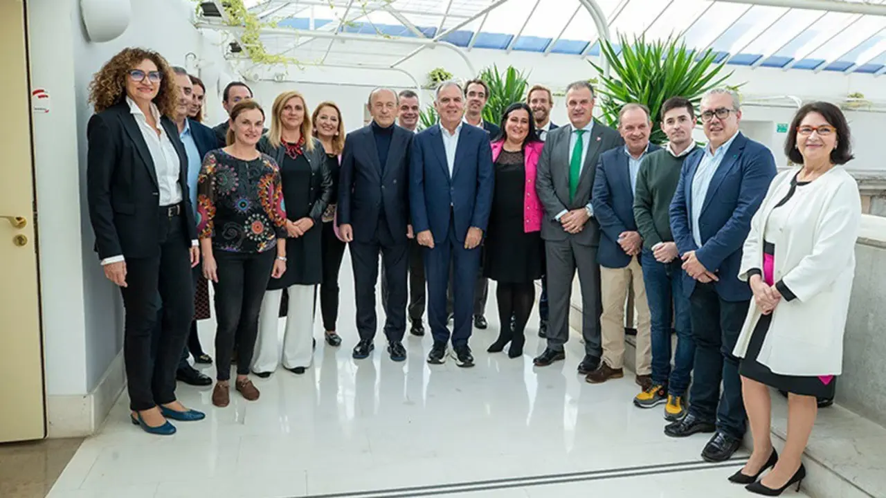 El consejero Javier López Marcano acude a la Comisión de Hacienda del Parlamento para informar del presupuesto de 2023