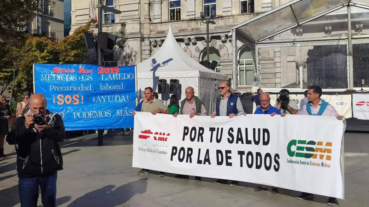 Manifestación de sanitarios en el Ayuntamiento de Santander