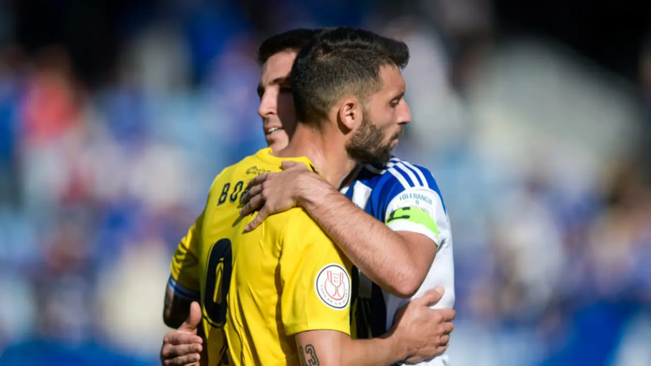 Chamorro y Borja Bastón al término del choque | Foto- Real Oviedo
