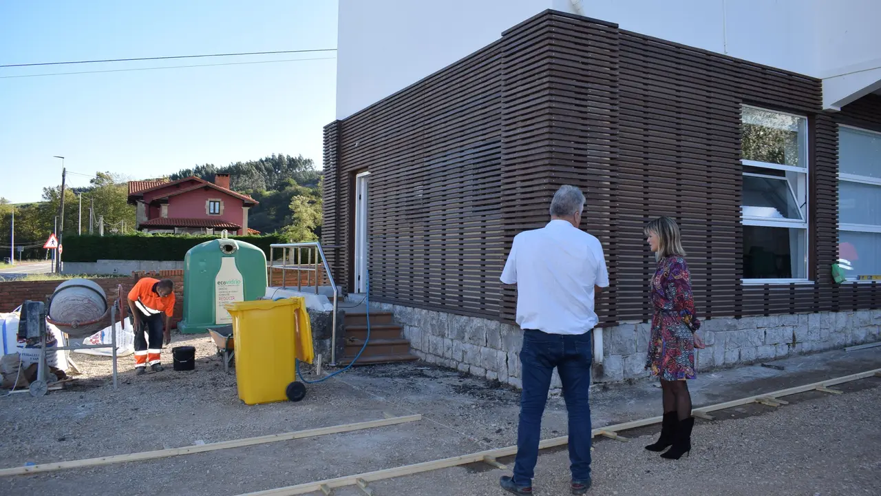Visita a las obras del local municipal de Barcenilla