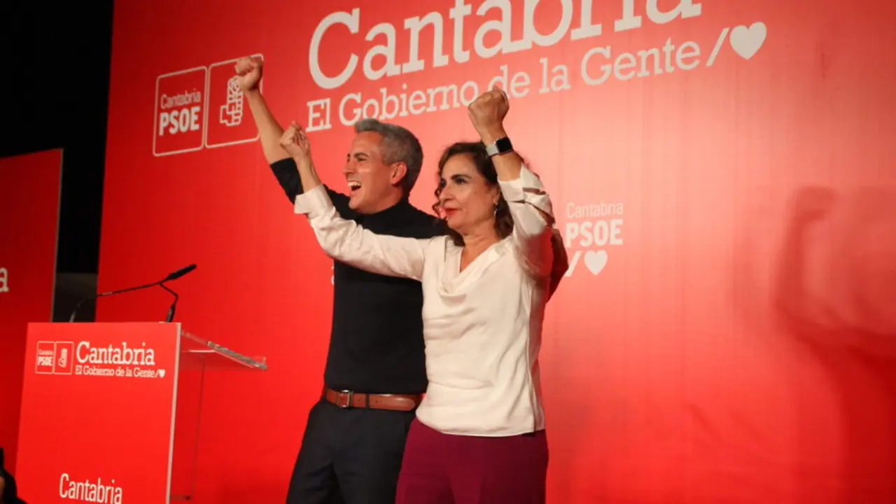El secretario general del PSOE de Cantabria, Pablo Zuloaga, y la vicesecretaria general del PSOE, María Jesús Montero | Foto- edc