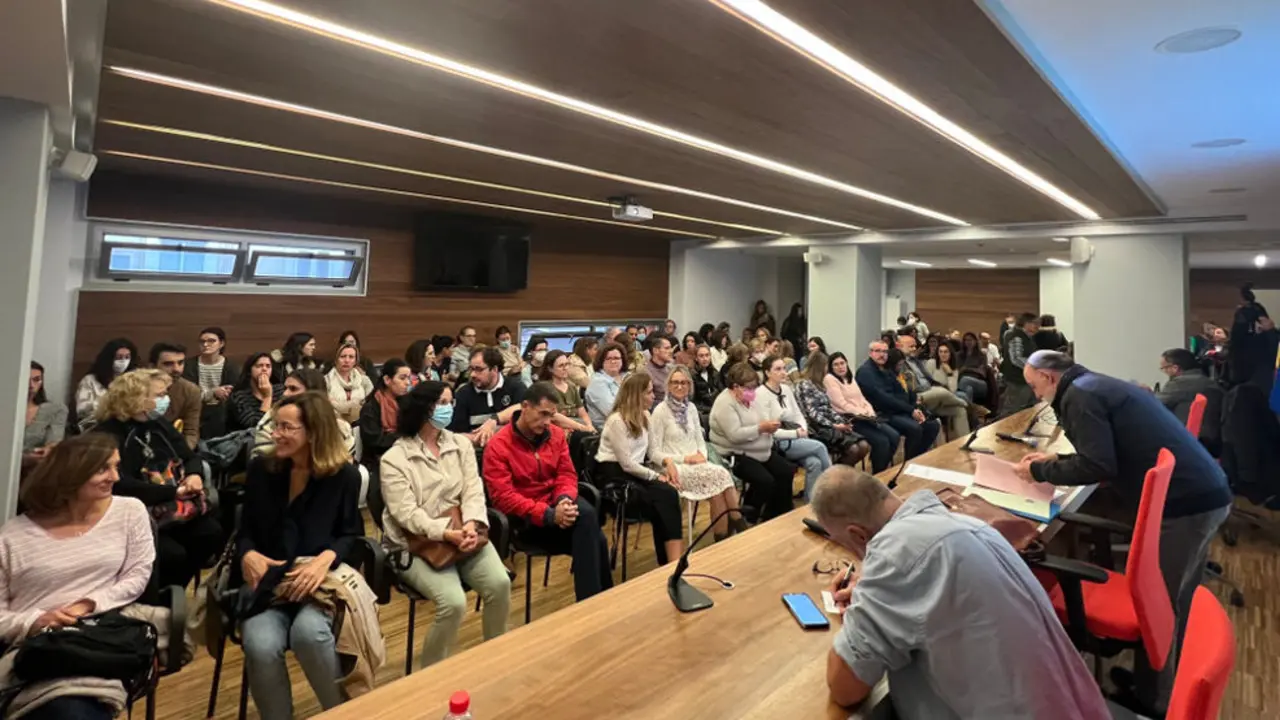 Asamblea del Sindicato Médico en el Colegio de Médicos para decidir sobre la huelga
