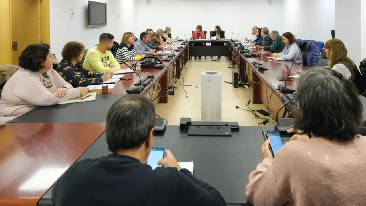 Imagen de la reunión entre Gobierno y sindicatos para abordar el tema de las mejoras laborales