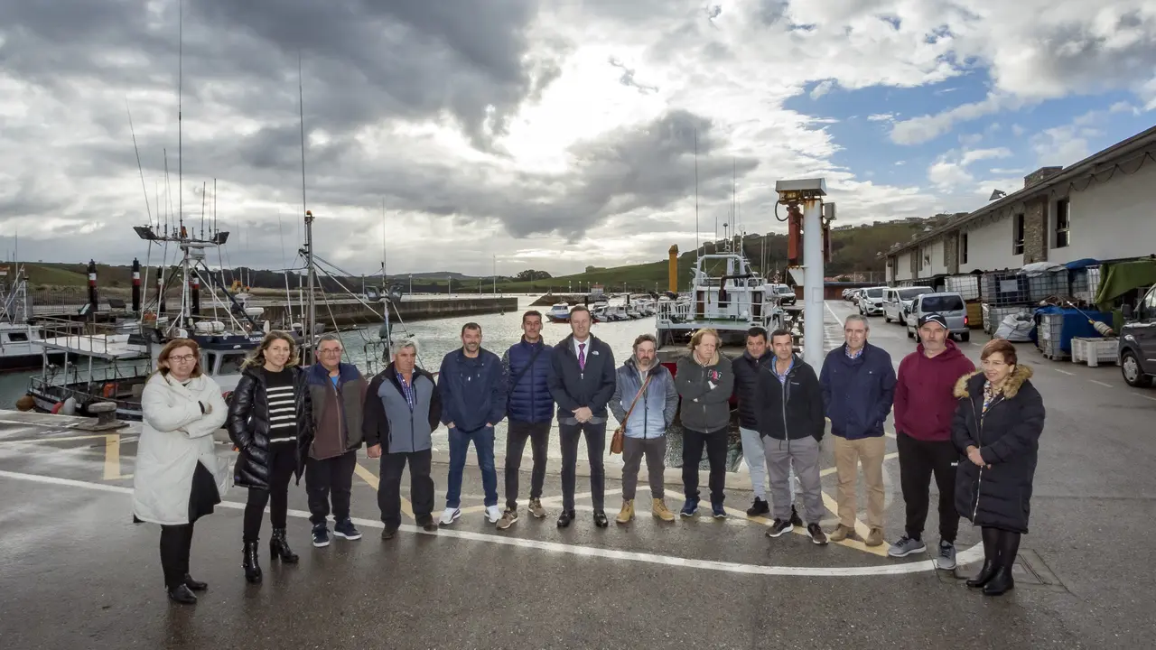 El consejero de Desarrollo Rural, Ganader&iacute;a, Pesca, Alimentaci&oacute;n y Medio Ambiente, Guillermo Blanco, visita la Cofrad&iacute;a de Pescadores de Nuestra Se&ntilde;ora del Carmen