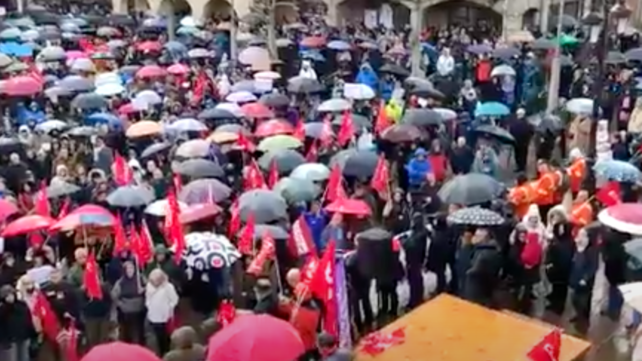 M&aacute;s de 5.000 personas salen a la calle por el futuro de Campoo