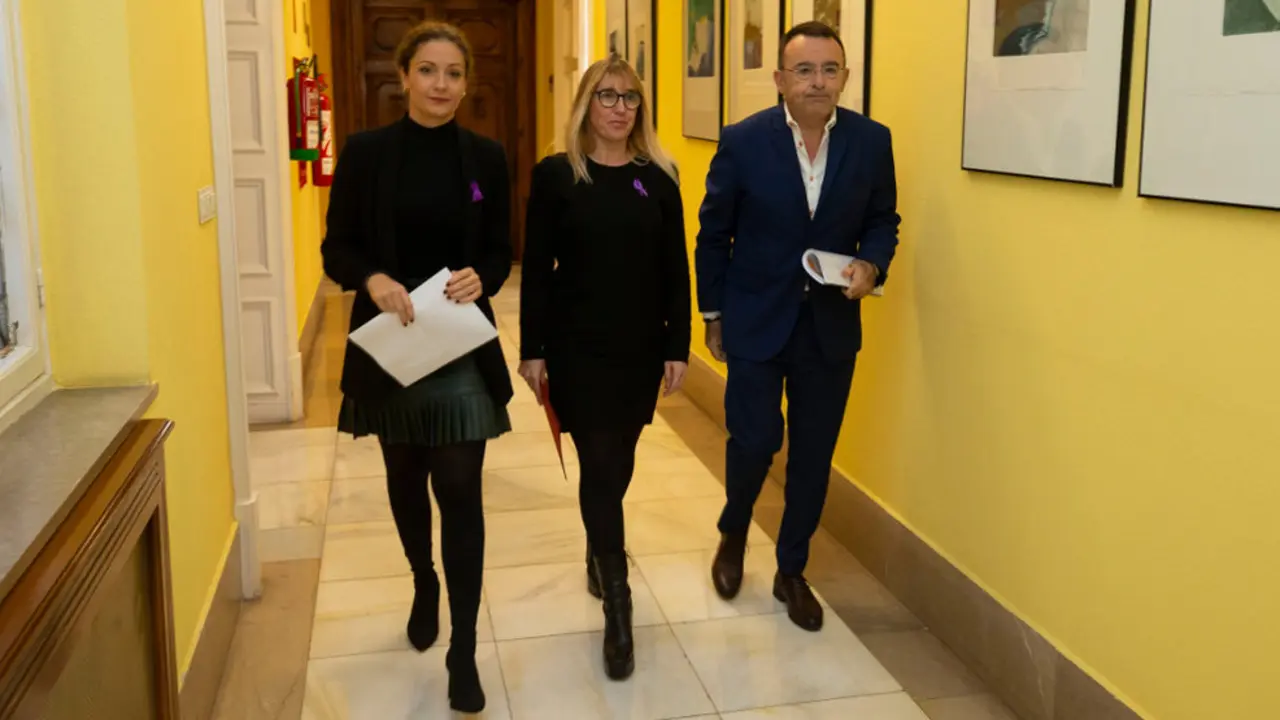  La delegada del Gobierno, Ainoa Quiñones; la consejera de Empleo, Eugenia Gómez de Diego; y el director territorial de la Inspección de Trabajo, Miguel Gálvez