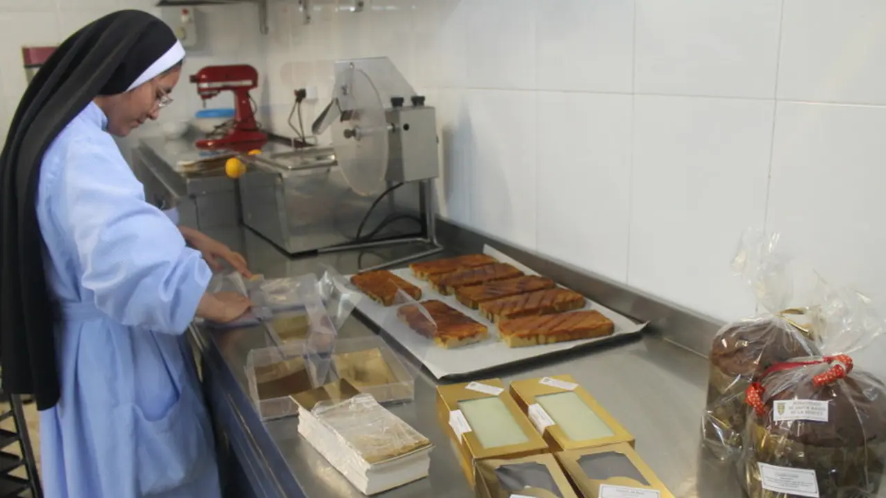 Las monjas del convento de Santa María de la Merced de Noja preparan turrones por Navidad | Foto- edc