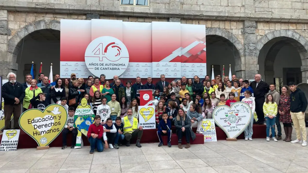 Imagen del acto celebrado en el Parlamento de Cantabria