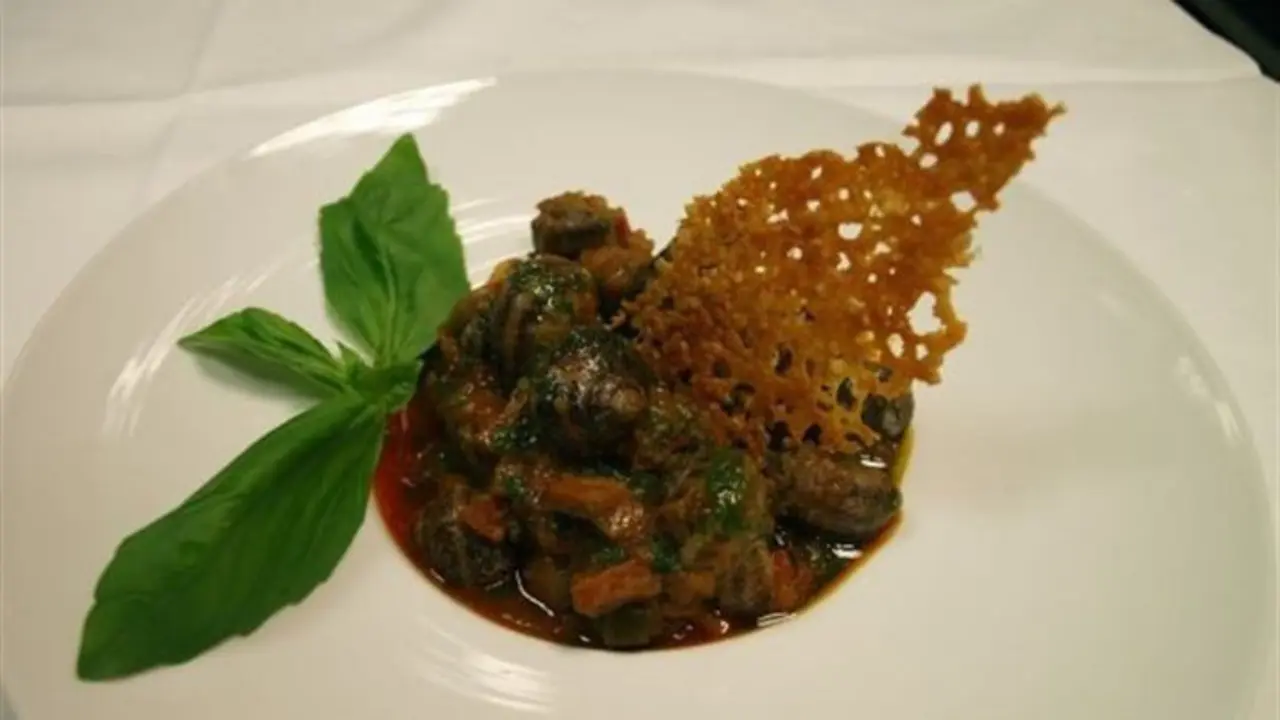 Los caracoles a la montañesa es uno de los platos típicos en Cantabria para comer en Navidad
