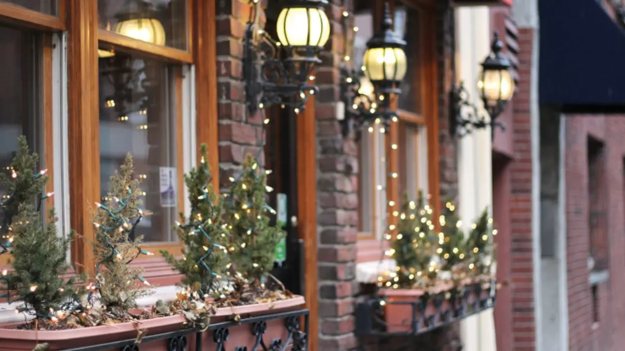 Fachada adornada con luces de Navidad | Foto- Pixabay