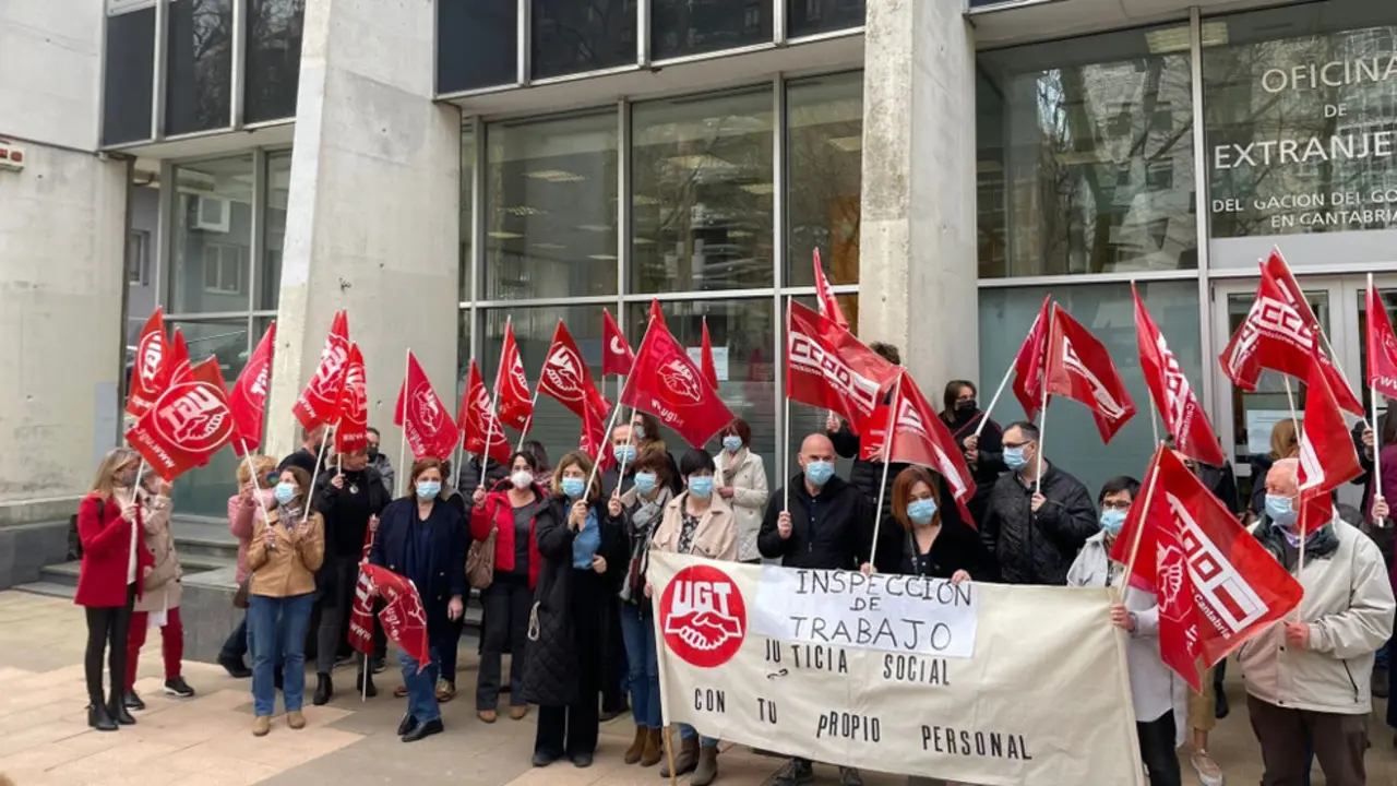 Imagen de archivo de una concentración del personal de Inspección de Trabajo ante el edificio de Ministerios