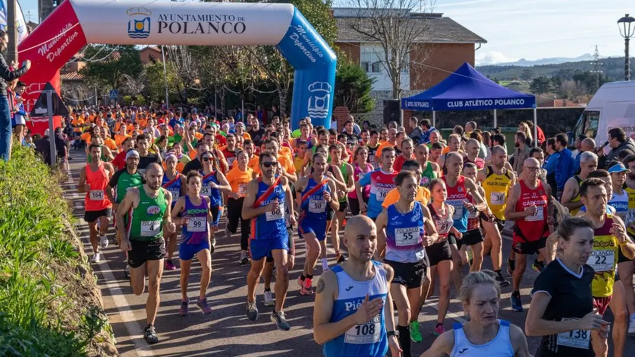 Participantes en la carrera de Nochebuena de Polanco