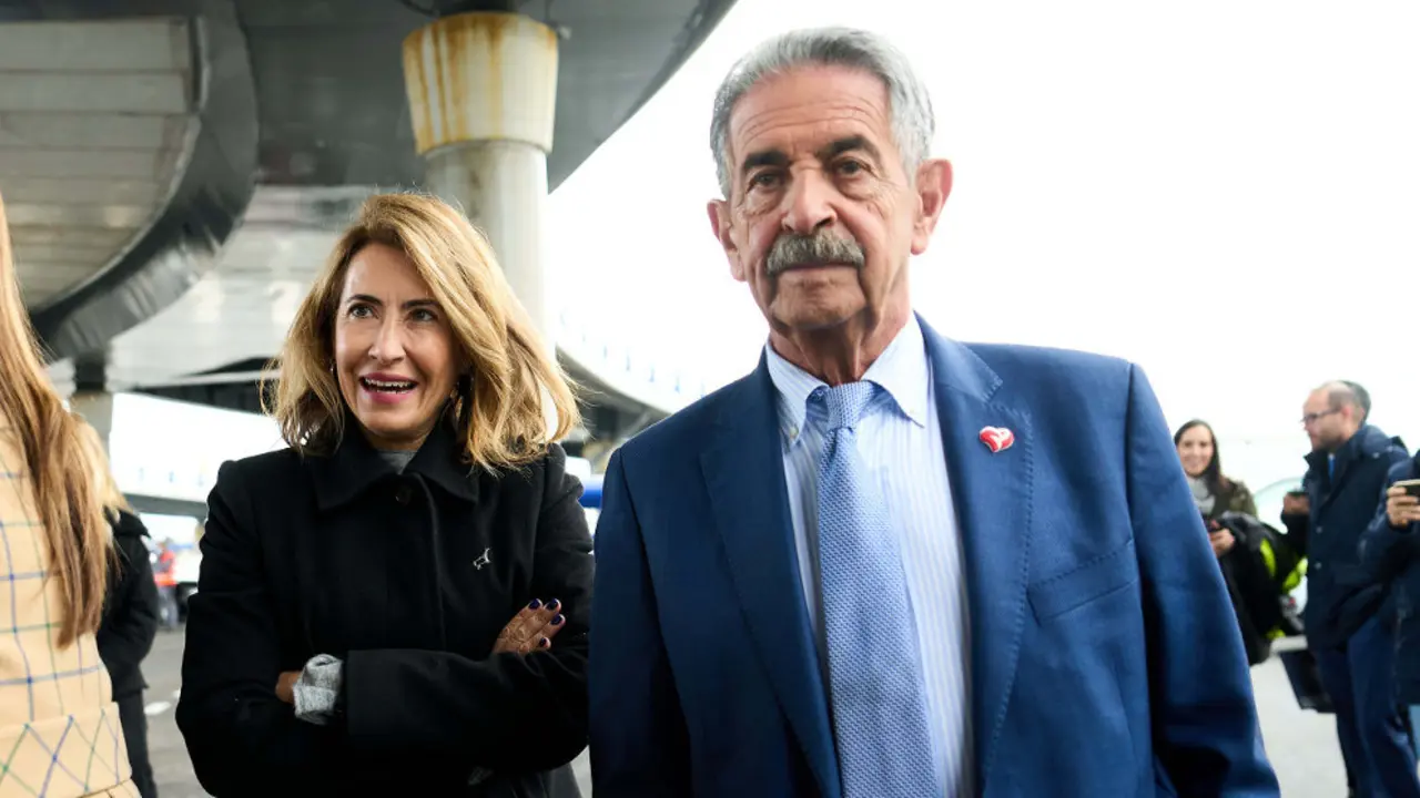 La ministra de Transportes, Movilidad y Agenda Urbana, Raquel Sánchez, y el presidente de Cantabria, Miguel Ángel Revilla