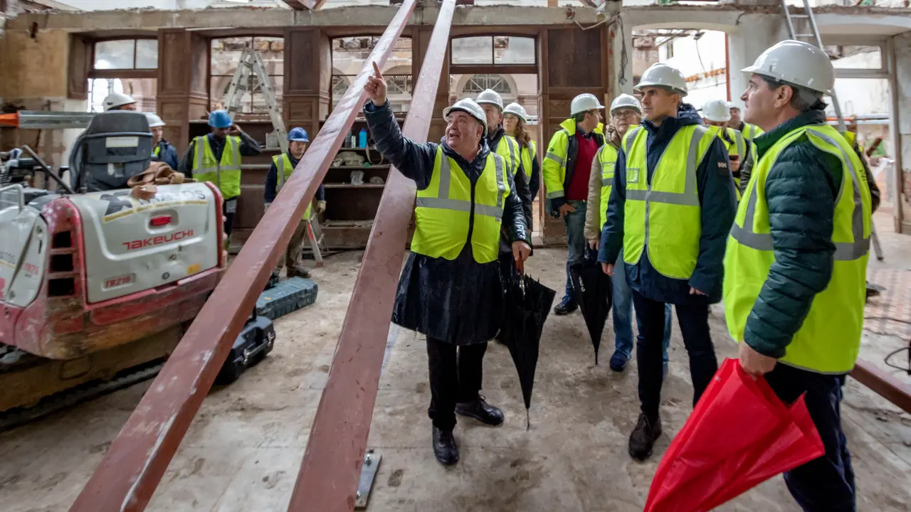 El vicepresidente y consejero de Universidades, Igualdad, Cultura y Deporte, Pablo Zuloaga, visita las obras de rehabilitaci&oacute;n del Palacio Jaime del Amo