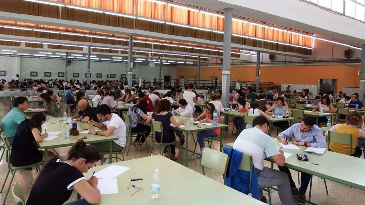 Aspirantes en las oposiciones al cuerpo de maestros