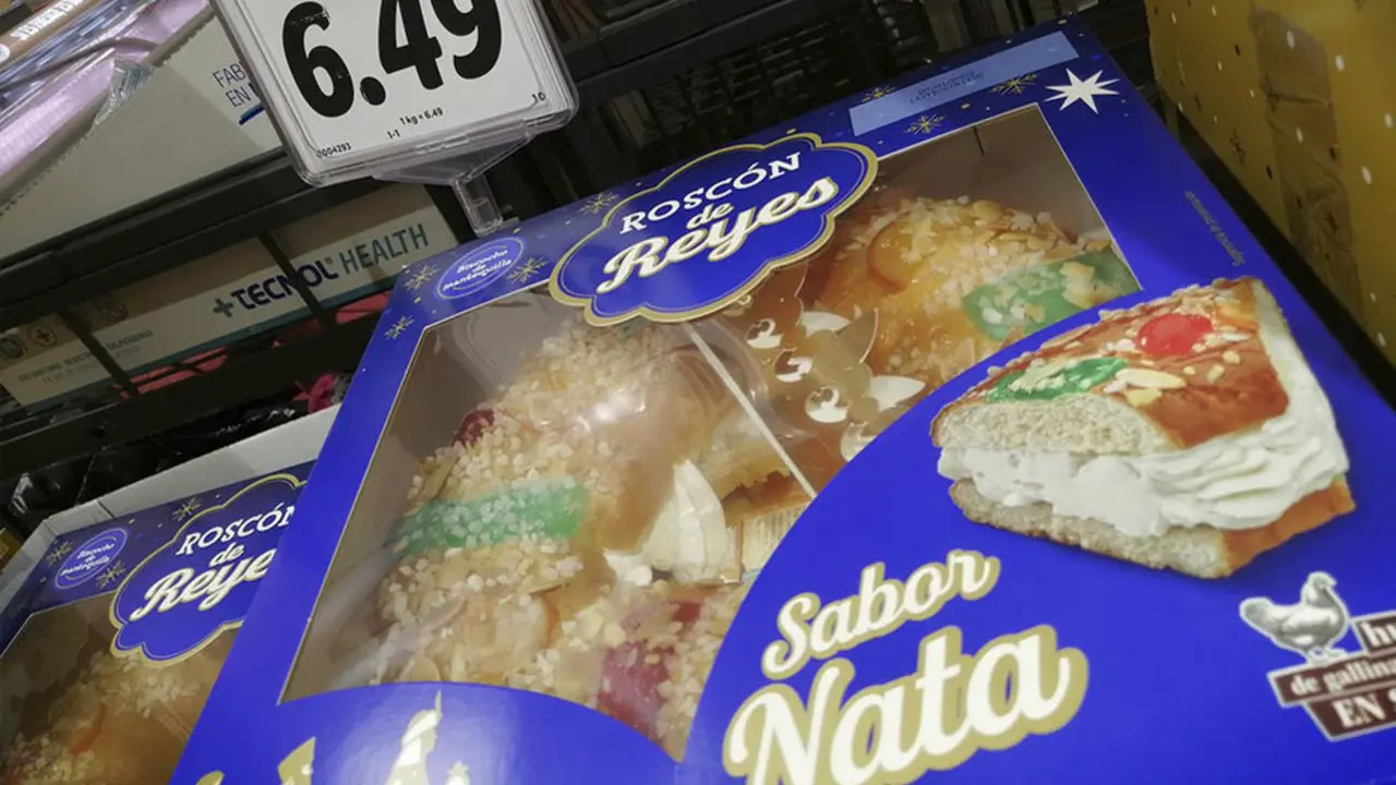 Cartelería y roscón de un establecimiento Lidl en enero de 2022