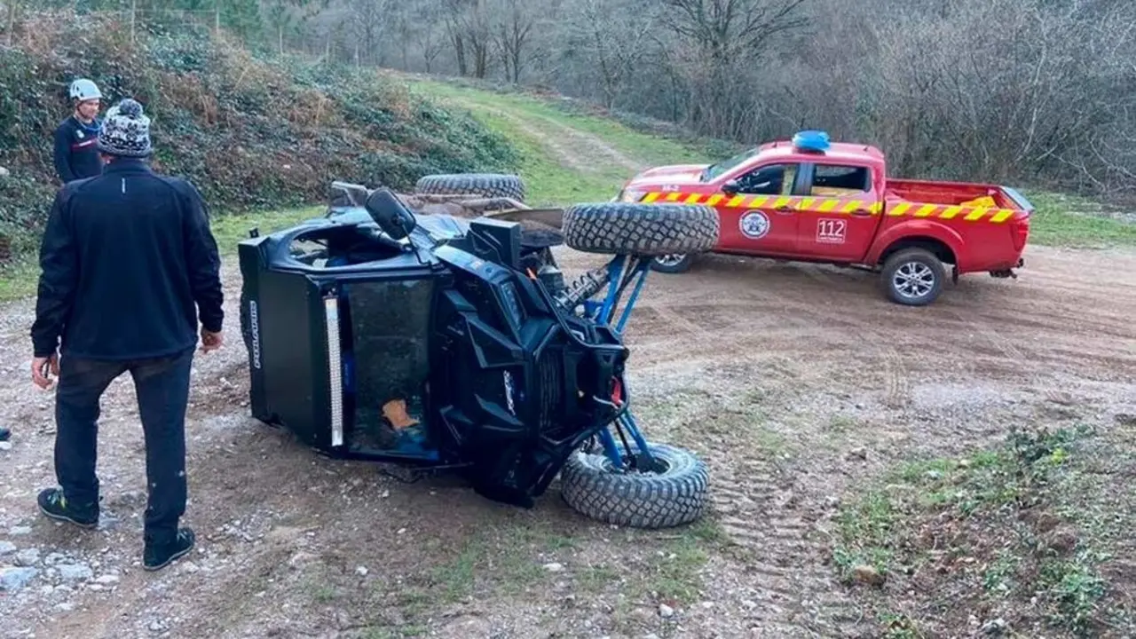 Buggy volcado en Mazcuerras