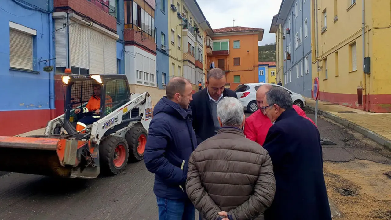 Visita al asfaltado. Foto| Archivo