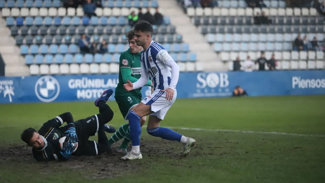 La Gimnástica firma un empate en El Malecón ante el Coruxo | Foto- Néstor Revuelta Zarzosa