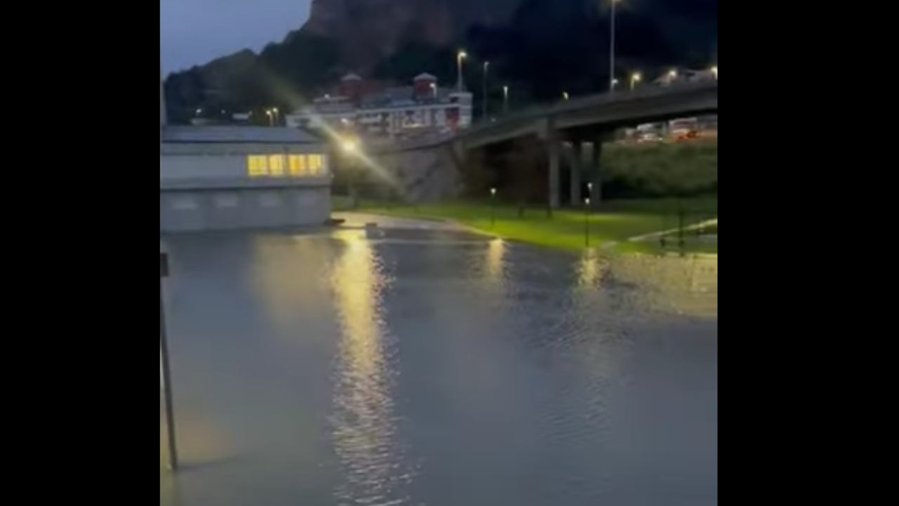 Suspendias las clases en el IES Augusto Gonz&aacute;lez de Linares de Pe&ntilde;acastillo por las inundaciones