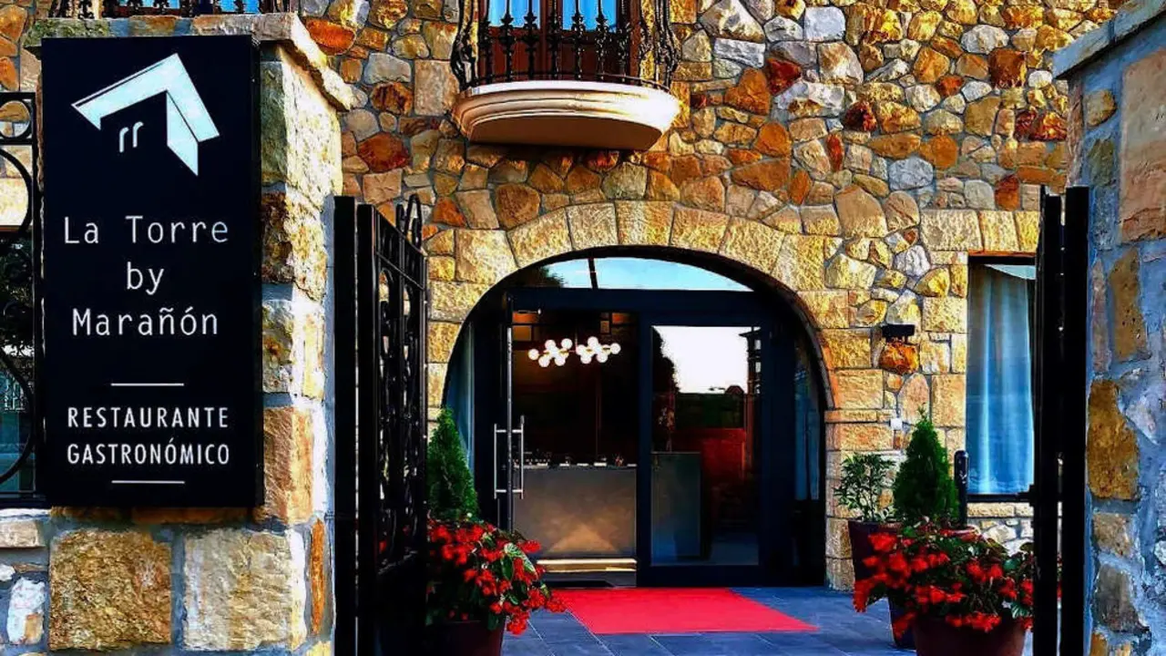 Entrada del restaurante cántabro 'La Torre by Marañón'