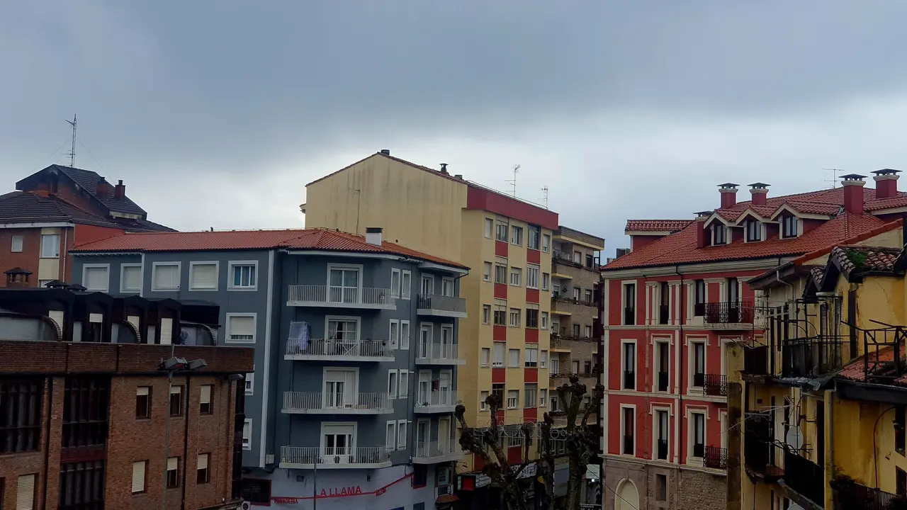 Fachadas de edificios en Torrelavega