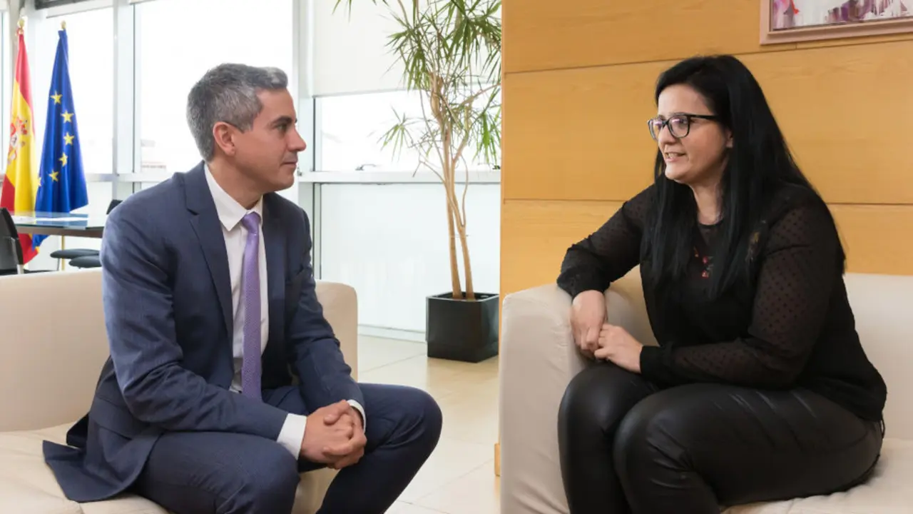 Pablo Zuloaga y la alcaldesa de Cieza, Lorena Pérez | Foto- Archivo