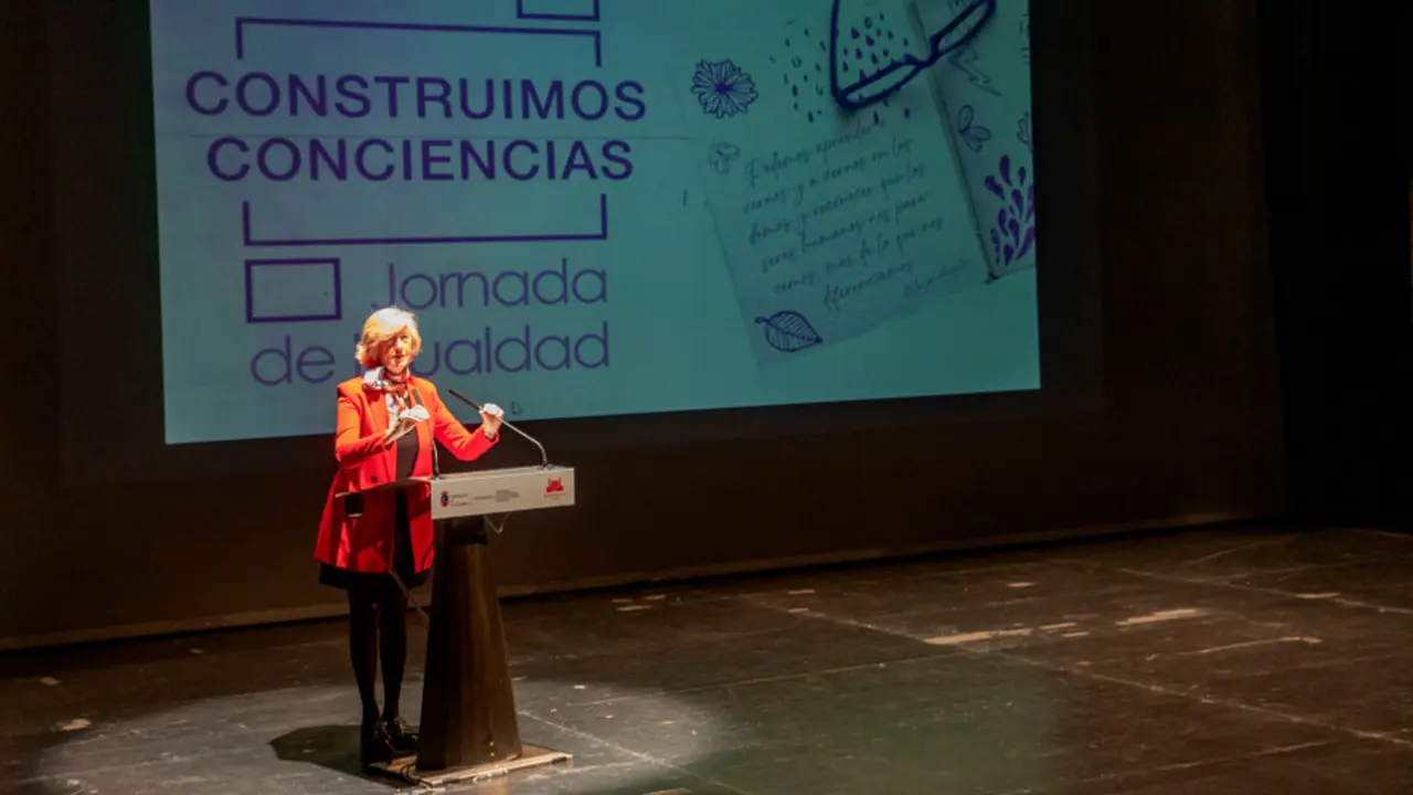La consejera de Educación, Marina Lombó, inaugura la jornada de igualdad &lsquo;Construimos conciencias&rsquo;