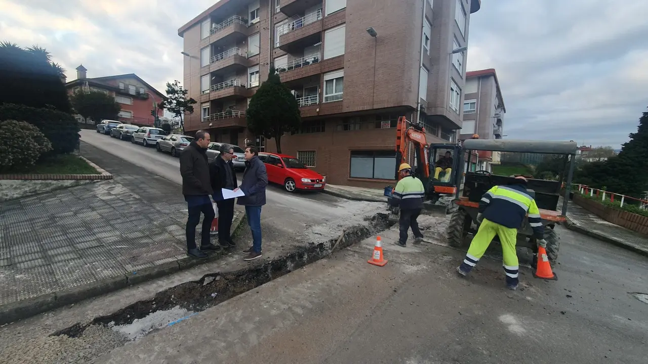 Obras de renovaci&oacute;n de la red de abastecimiento en la Avenida Fernando Arce