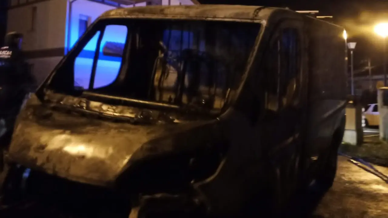 Estado de la furgoneta | Foto- Bomberos de Castro Urdiales