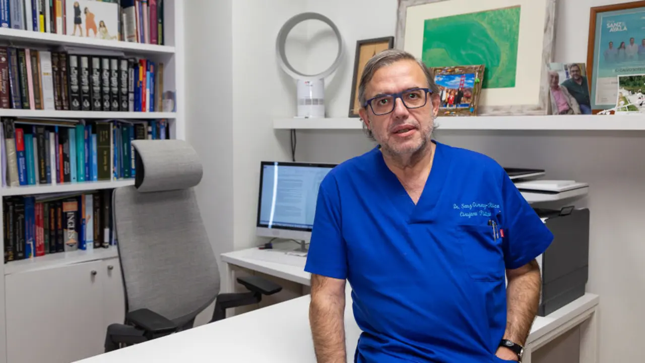 El jefe de Cirugía Plástica de Valdecilla, Juan Ramón Sanz Giménez-Rico