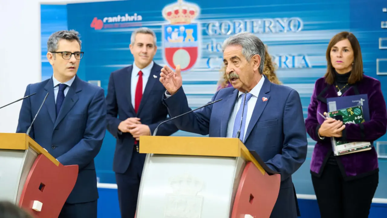 El presidente de Cantabria, Miguel Ángel Revilla, interviene tras una reunión con el ministro de la Presidencia, Relaciones con las Cortes y Memoria Democrática, en la Sede del Gobierno de Cantabria