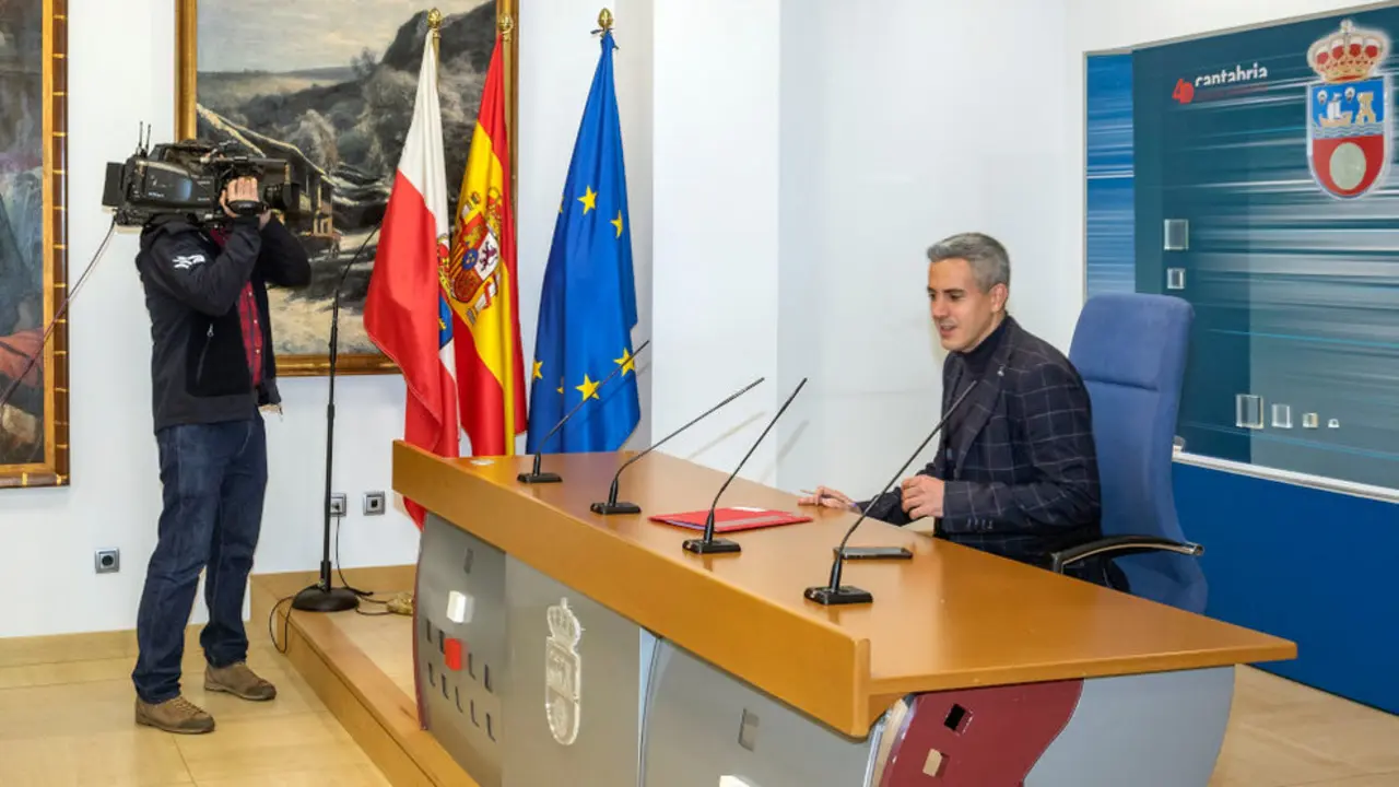 El vicepresidente y consejero de Universidades, Igualdad, Cultura y Deporte, Pablo Zuloaga, informa, en rueda de prensa, de los acuerdos del Consejo de Gobierno