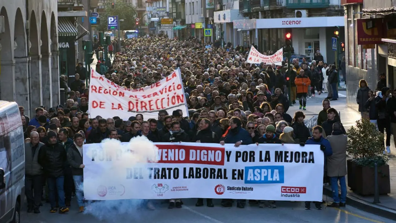 Manifestación convocada por el comité de Aspla ante la huelga por el bloqueo del convenio colectivo