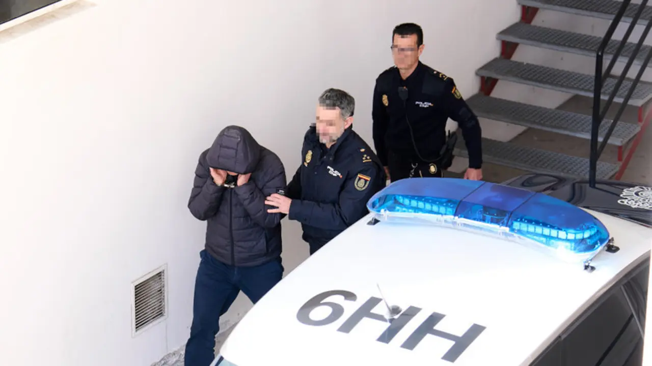 El jefe del Servicio de Carreteras de la Consejería de Obras Públicas, M. A. D. B., a su llegada al Complejo Judicial de Las Salesas