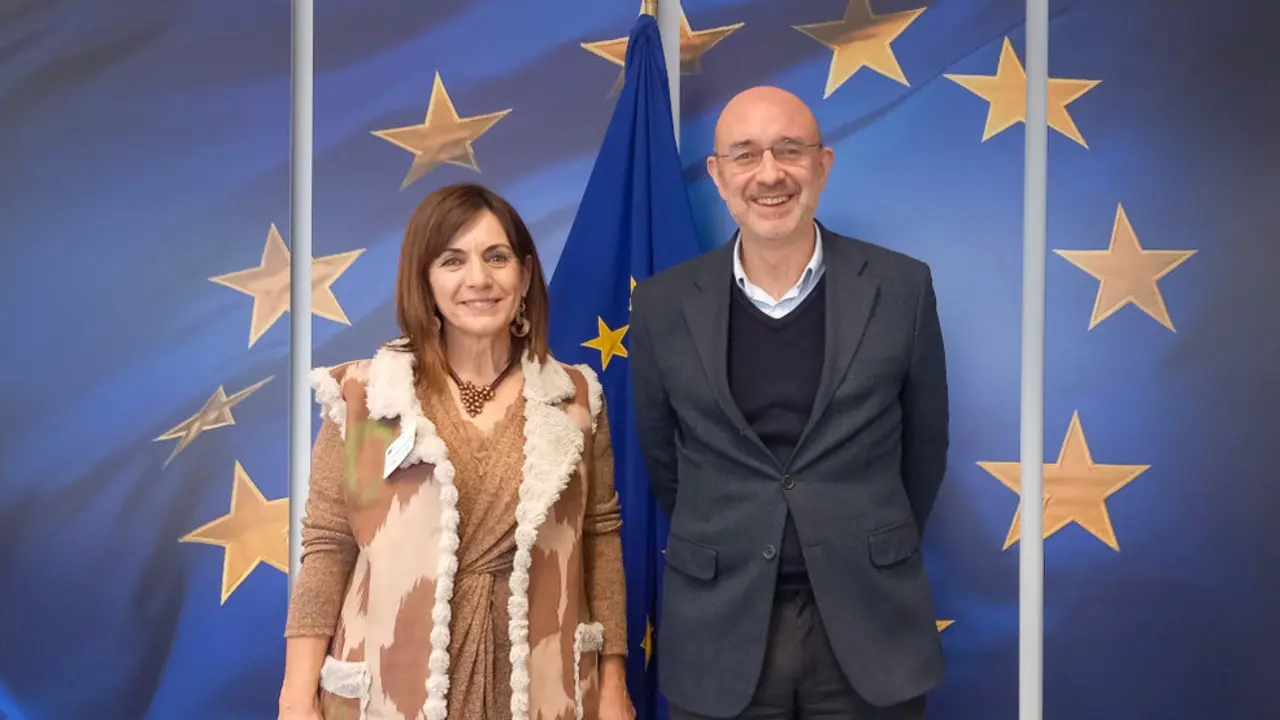 La consejera de Economía, Ana Belén Álvarez, y el director del Gabinete de la Comisaría de Cohesión y Reformas, Hugo Sobral