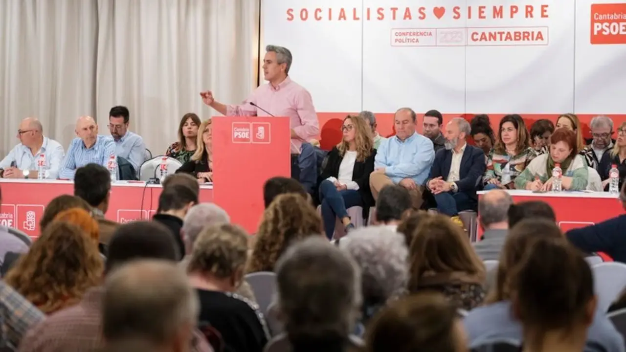El secretario del PSC-PSOE, Pablo Zuloaga, en el Comité Regional