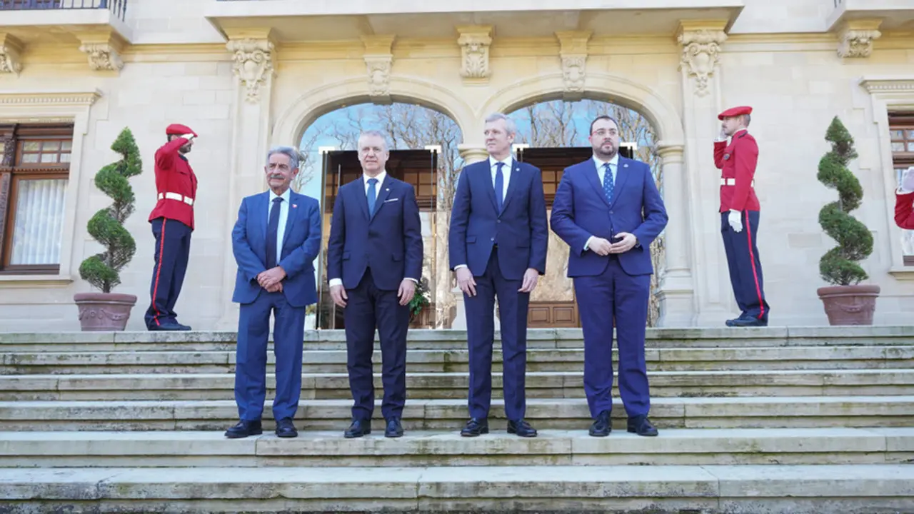 El presidente de Cantabria, Miguel &Aacute;ngel Revilla; el ehendakari, I&ntilde;igo Urkullu; el presidente de la Xunta de Galicia, Alfonso Rueda, y el presidente del Principado de Asturias, Adri&aacute;n Barb&oacute;n, han analizado los retos comunes de estos territorios