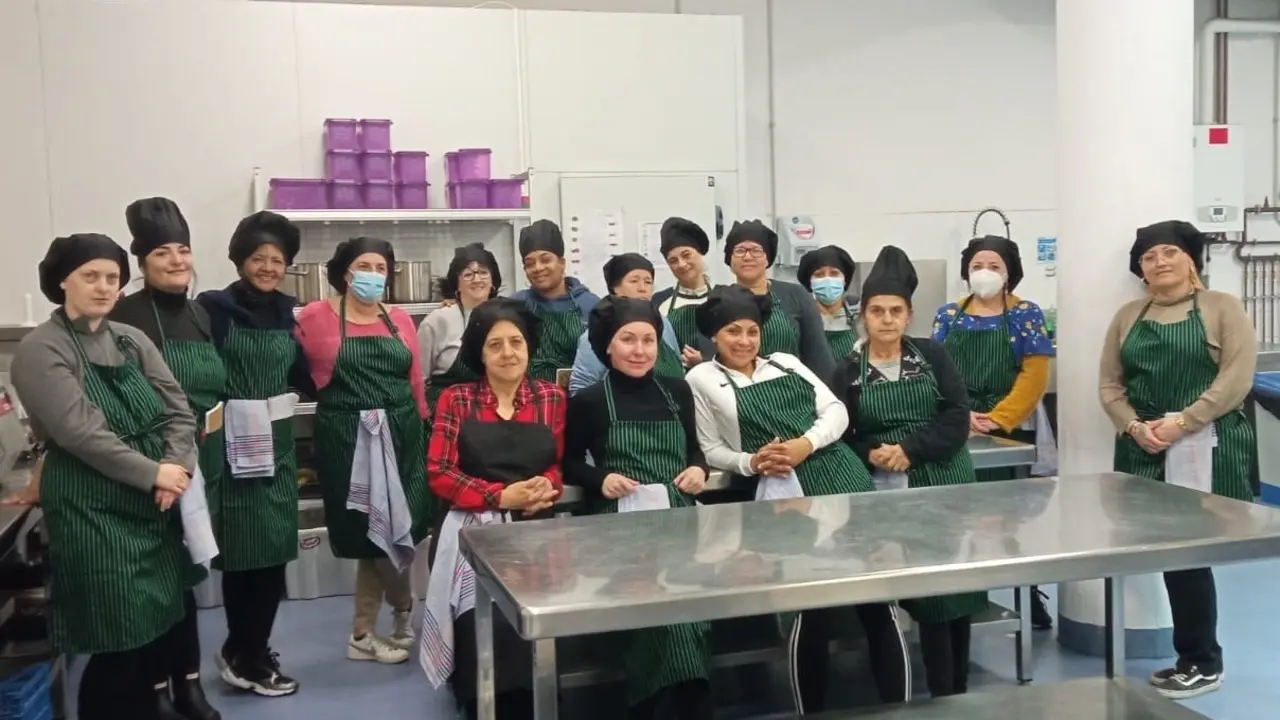 Un total de 18 mujeres se forman en Torrelavega en elaboraci&oacute;n de dietas para personas dependientes