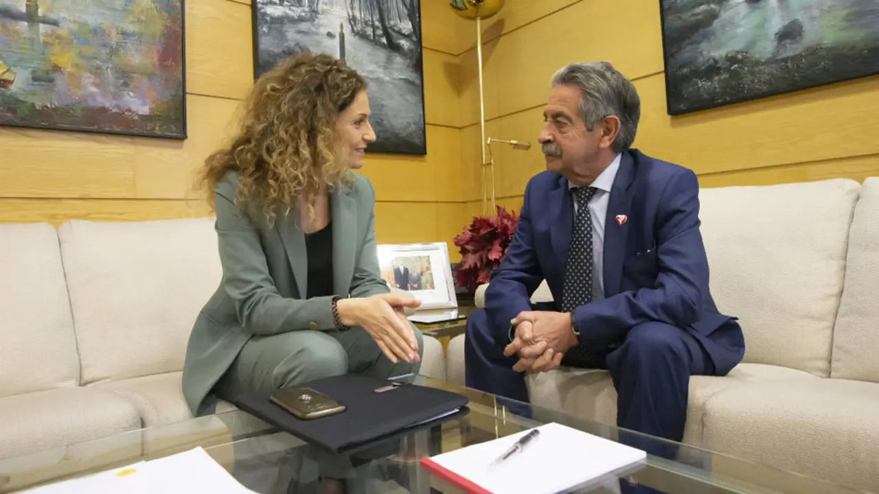 La delegada del Gobeirno en Cantabria, Ainoa Quiñones, y el presidente de Cantabria, Miguel Ángel Revilla